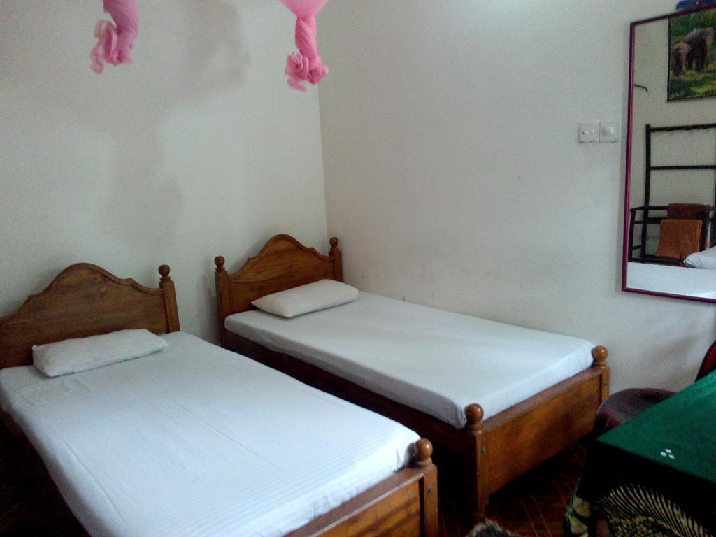 Rest Point Hotel Unawatuna Exterior foto
